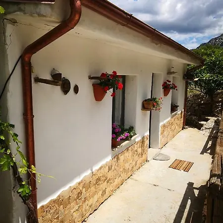 Sovana Villa Oliena